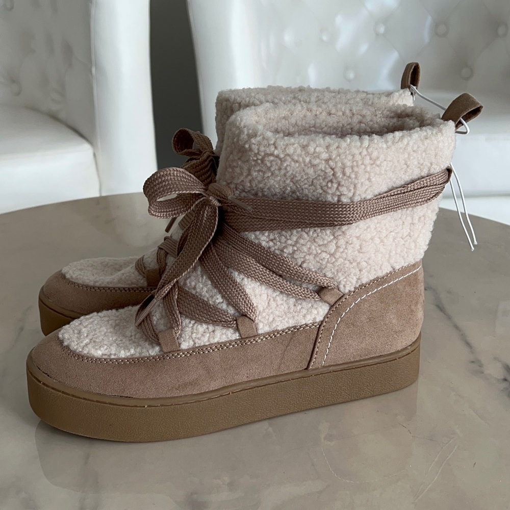 Universal Thread, Women’s, Sherpa Lined, Lace-Up, Boots. - Picture 3 of 6